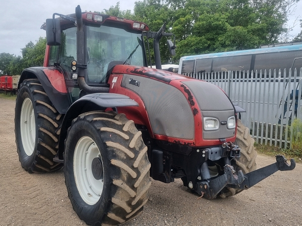 Chris Atkin & Son Ltd - Valtra T180